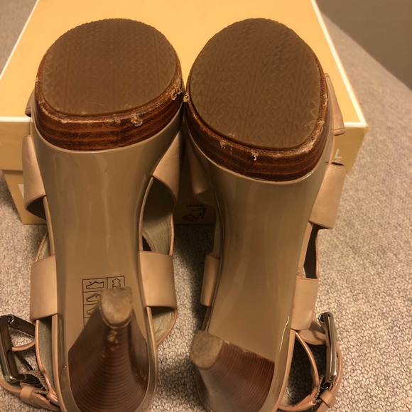 MICHAEL Michael Kors ‘Carla’ Sandal - Picture 7 of 7